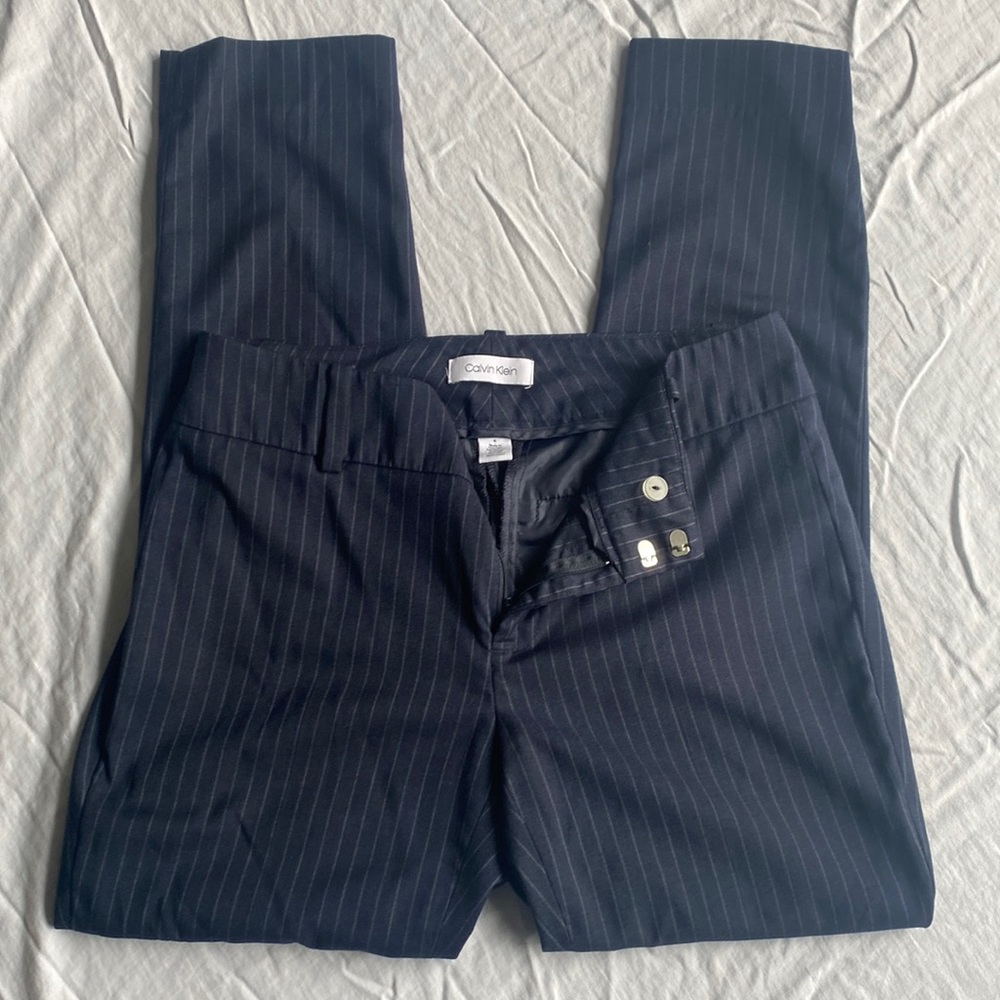 Calvin Klein size 4 ankle cut dress pants.